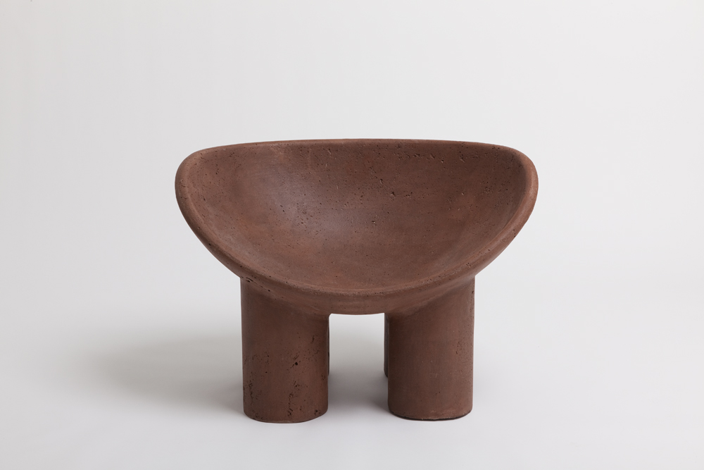 Toogood_Roly-Poly_Chair_Earth_01_sm