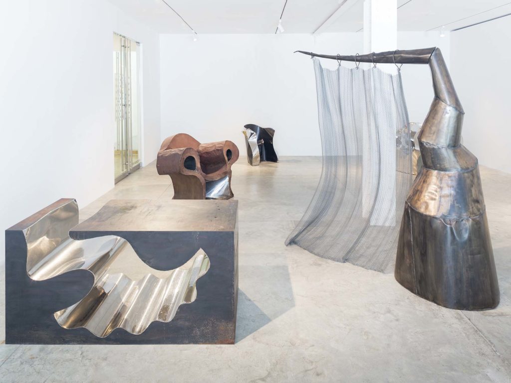 2018-exhibition-arad-fishes-install-01