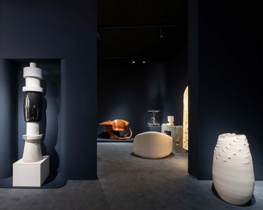 fair tefaf ny 2025 install 01 fair-tefaf-ny-2025-install-01