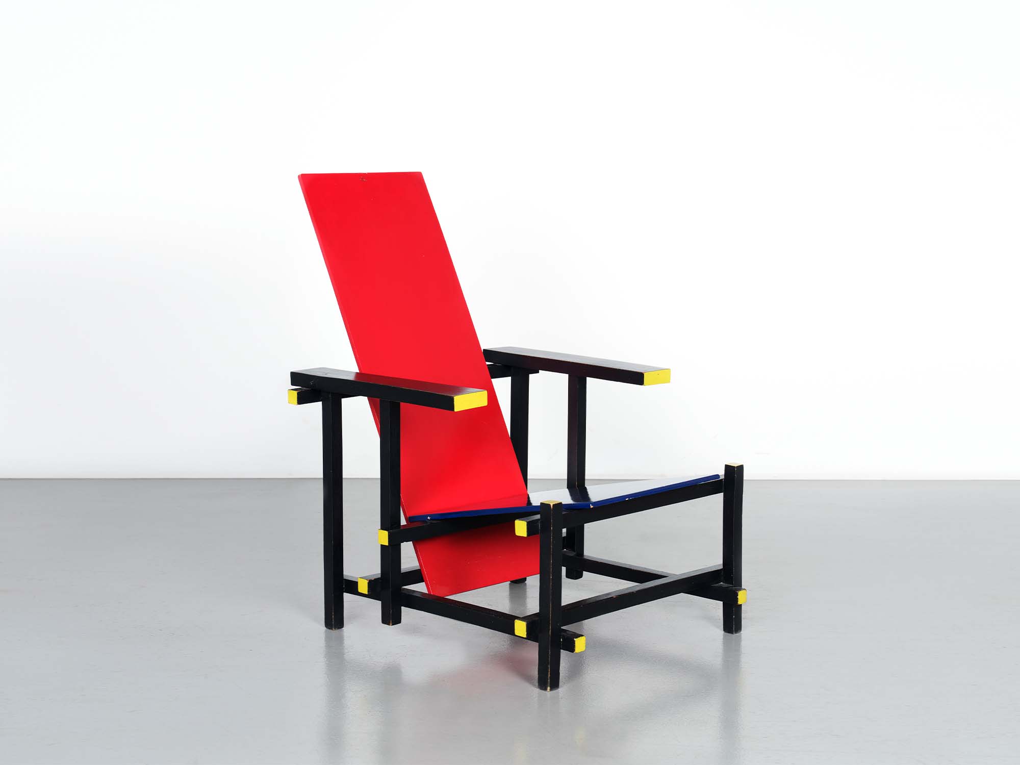 Rietveld_Red_Blue_Chair